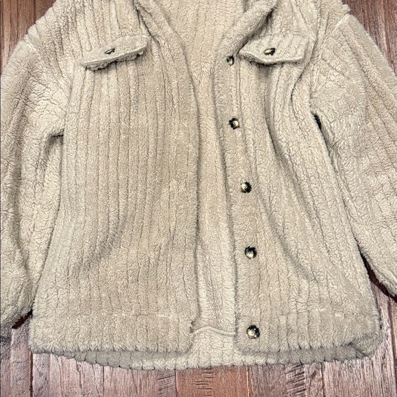 Large Cozy Cream Sherpa Jacket - Picture 2 of 8